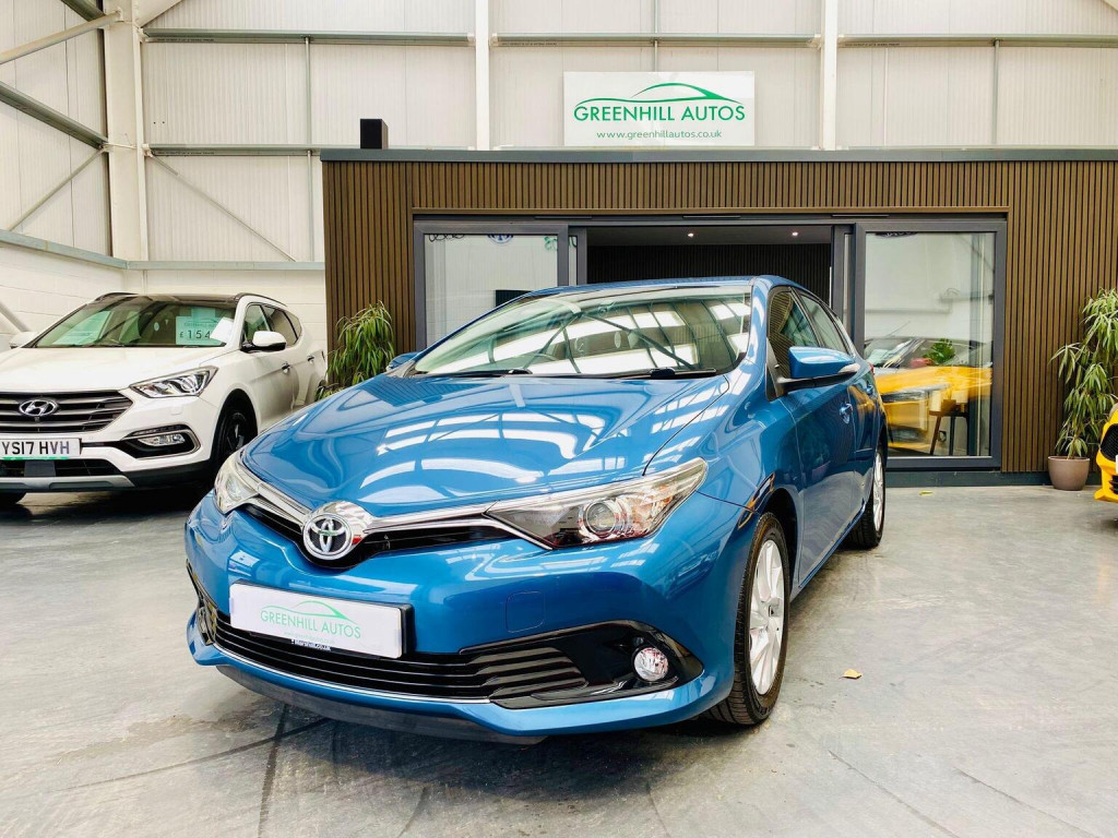 2016 Toyota AURIS